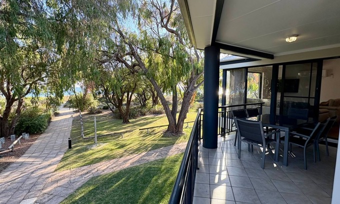 Broadwater House | Absolute Beachfront Villa – Best Views in Cape View Resort