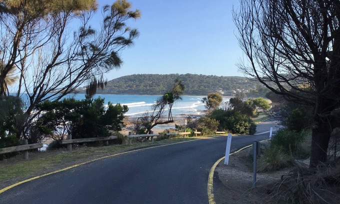 Lorne House | Beachfront Bliss: Breathtaking Views & Family-Friendly Stay