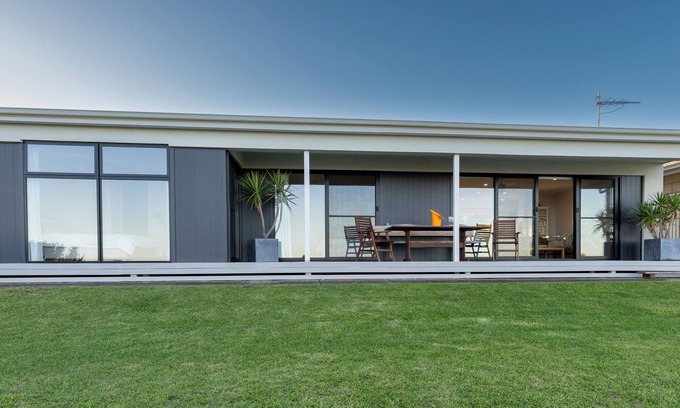 Melville House | Oceanfront Bliss: Smooth Sailing Yorke Peninsula Awaits