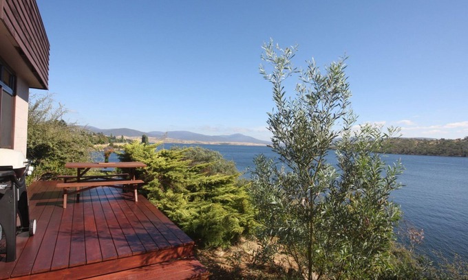 Jindabyne Apartment | Tranquil Lakefront Escape in Scenic Jindabyne