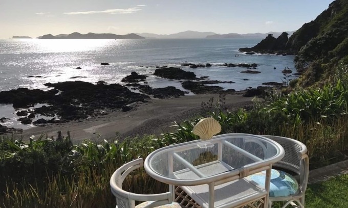 Russell House | Waterfront Escape: Privacy, Ocean Views & Top Amenities