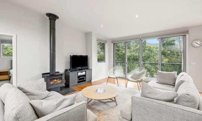Fairhaven House | Absolute Serenity ID - FH120: Guest Rated 10/10 with Spa & Pool