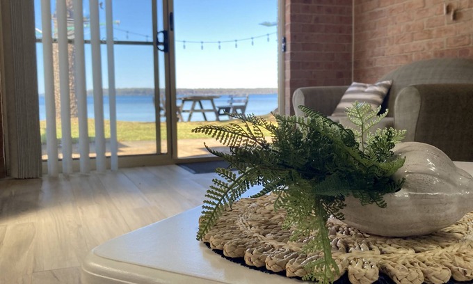 Sanctuary Point House | Waterfront Accommodation with Breathtaking Ocean View