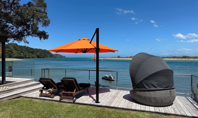 Ngunguru House | Relax by the Absolute Waterfront in Ngunguru