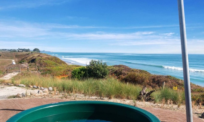 Pukehina Cabin | Unmatched Beach Front Rural Retreat with Ocean View & Spa