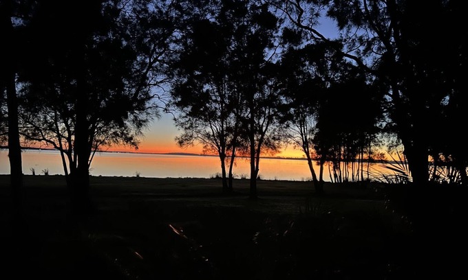 Berkeley Vale House | Tranquil Lakeside House with Spa and Pet-Friendly Comfort