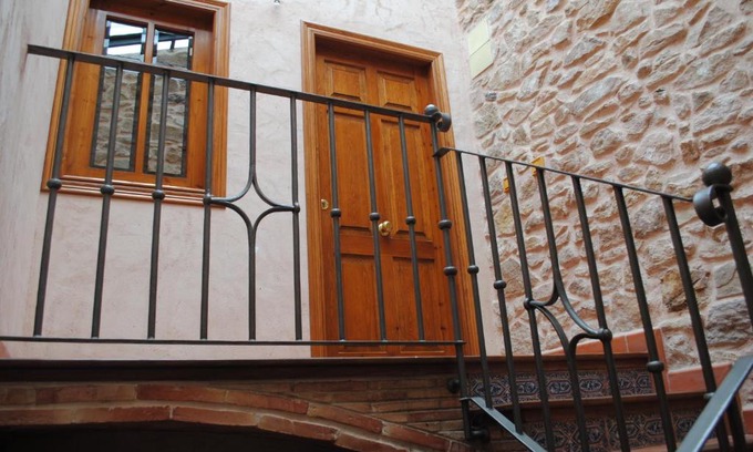 Mora de Rubielos Apartment | Pet-Friendly Abuelo Duplex: Perfect for Family Getaways