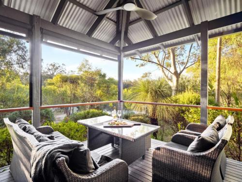 Margaret River House | Elegant Abundance: 4-Star Stay with Restaurant & Hot Tub