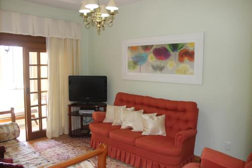 Gramado City Centre Apartment | Discover Acácia Negra - Centro Gem with Hot Tub & Restaurant