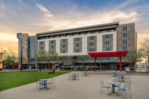 West Chester Hotel | Discover AC Hotel Cincinnati: Family-Friendly Comfort