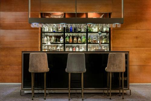 Leon Hotel | Stylish AC Hotel León San Antonio by Marriott with Hot Tub