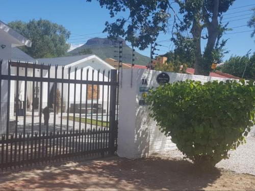 Graaff-Reinet House | Oceanfront Acacia Home: Rated 9.5/10, Family Friendly Stay