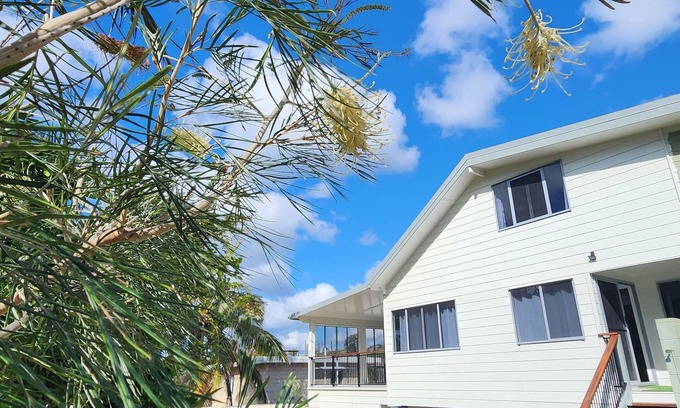 Happy Valley House | Acacia: Modern 4-Bedroom Residence with Ocean Views
