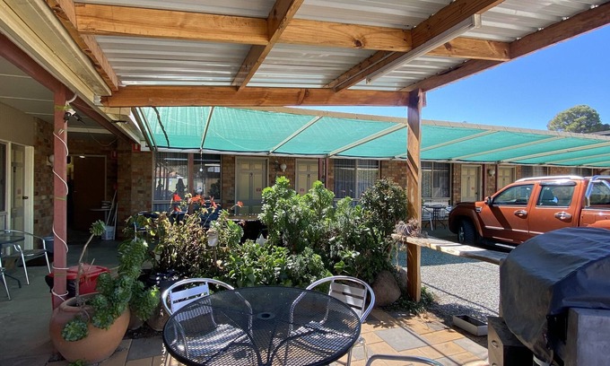 Barham Hotel | Exceptional Acacia Rose Motor Inn with Pool & Spa Amenities