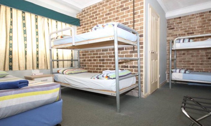 Jindabyne Hotel | Cozy Acacia Snowy Motel with Spa and Family-Friendly Perks