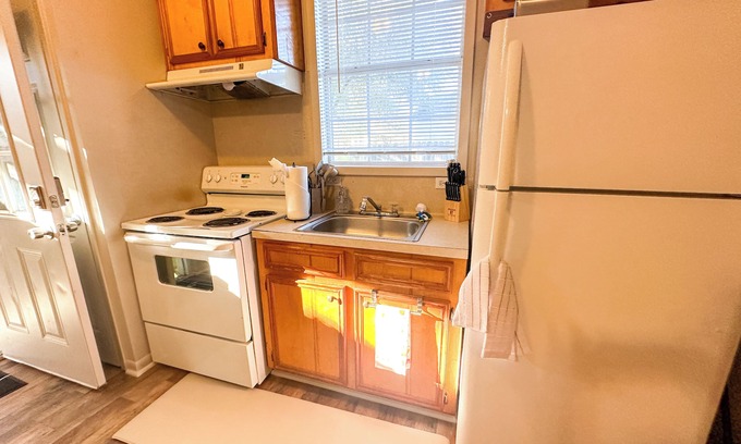 Brenham House | Welcoming Bluebonnet Bungalow: Ideal for Pets & Families
