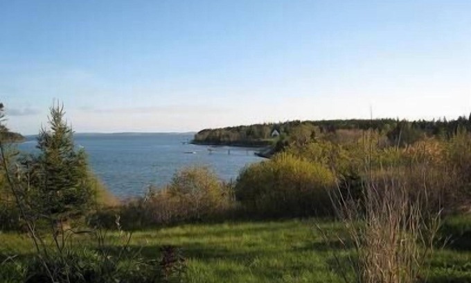 West Tremont Cottage | Cozy Retreat Near Acadia Nat'l Park with Ocean Views