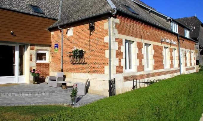 Bucilly House | Discover Acanthus Leaf Cottage with Private Pool & Breakfast