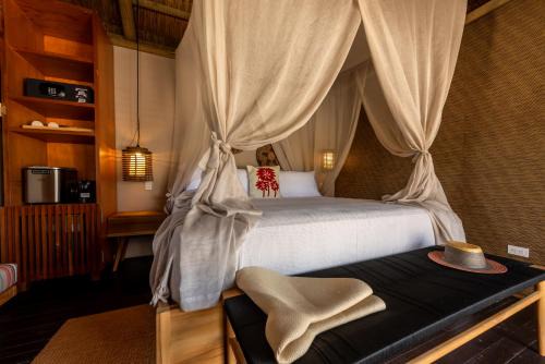 Bocachica Hotel | Beachfront Oasis: ACASI Rustic Beach with Pool & Ocean Views
