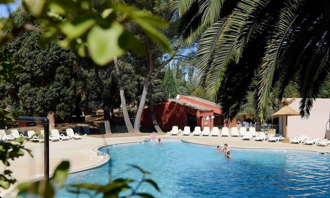 Arles Condo | Unwind with Mini-Golf, Tennis & Seasonal Pool Access