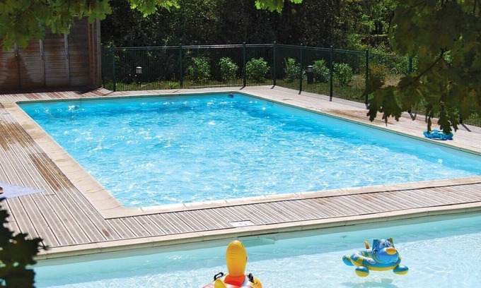Gramat Cabin | Cozy Cottage with Terrace: Sauna Access & Pool Await!