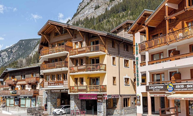 Pralognan-la-Vanoise Condo | Cozy Apartment for 6 with Ski Lift Access & Spa Amenities