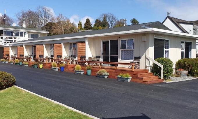 Two Mile Bay Hotel | Discover Accent On Taupo Motor Lodge: Pet & Family Friendly
