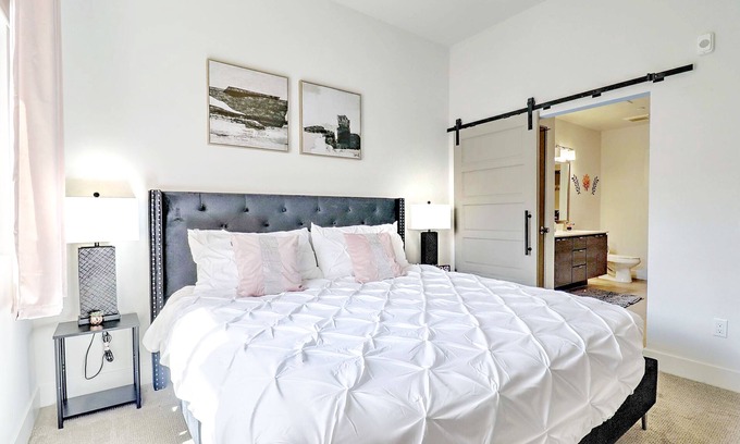 North Scottsdale Condo | Private Rooftop Terrace with King Bed & Ocean View Pool