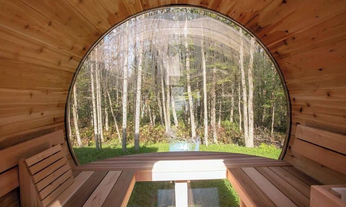 Stanstead Township Ski Chalet | Unwind at Cassiopée: Spa and Access to Lake Memphremagog