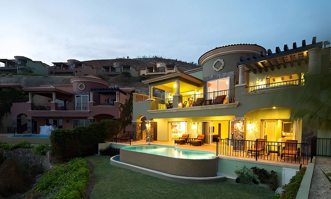 Paraiso Escondido Villa | Golf Course Access with Oceanfront Views and Family-Friendly Amenities