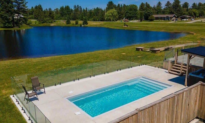 Cookshire-Eaton Ski Chalet | Riverside Retreat with Spa & Pool - Domaine du Bassin 12
