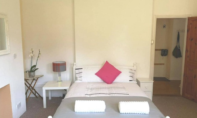 Bexhill-on-Sea House | Family-Friendly Accommodation with Pool and Ocean Views