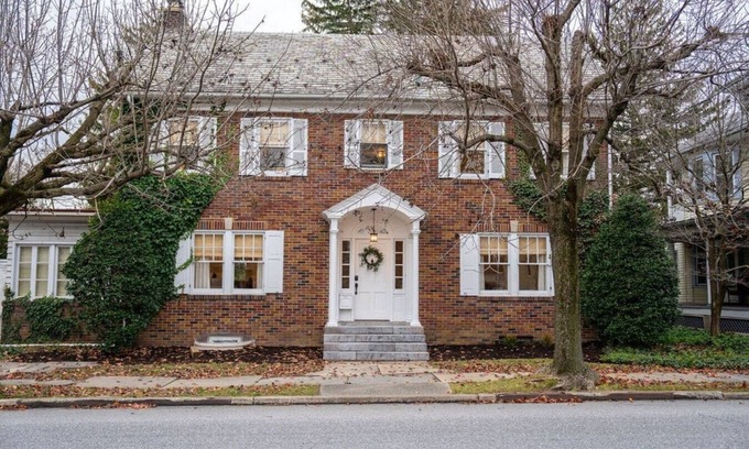 Myerstown House | Family-Friendly Hotel with Pool and Hot Tub for Relaxation