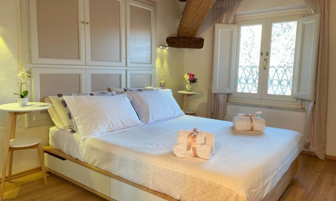Lucca Historical Center Apartment | Beautiful Room for 2 with Pool near Villa Bottini
