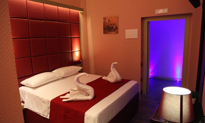 Naples City Centre House | Cozy Hotel Near the Station with Spa and Pet-Friendly Options