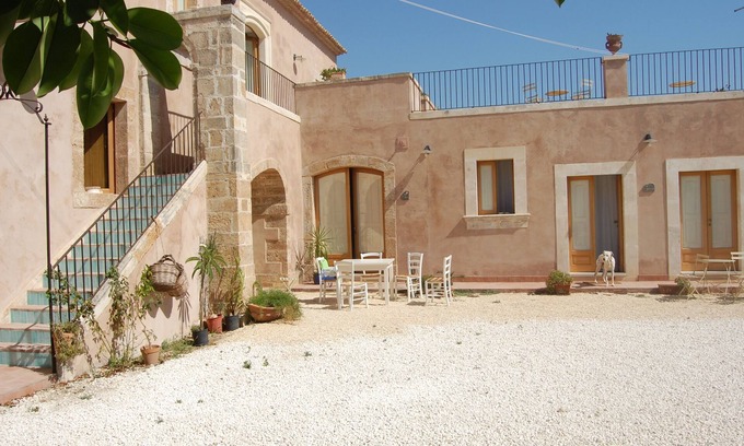 Syracuse House | Convenient Accommodation 6 km from Siracusa City