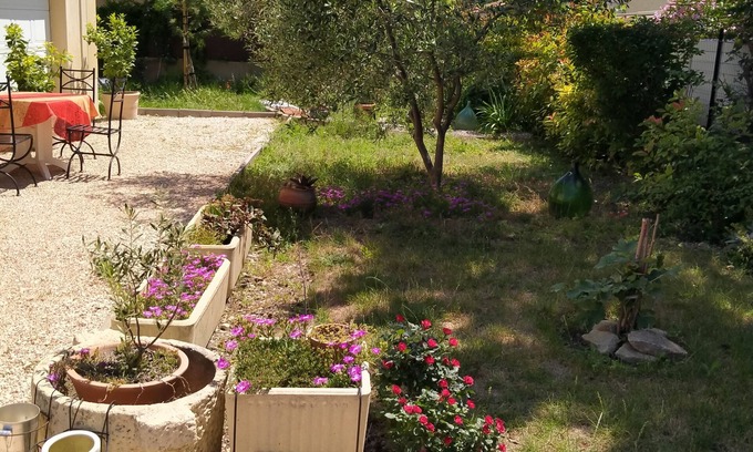 L'Isle-sur-la-Sorgue Bed & Breakfast | Accommodation in L'Isle sur la Sorgue, 5 minutes' walk from the town center