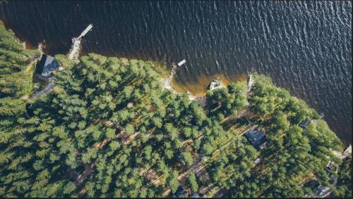 Aanekoski House | Exceptional Waterfront Stay at Vonkale with Fishing Access