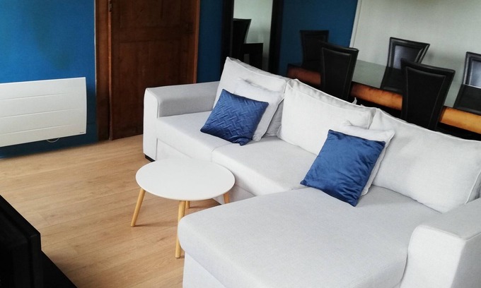 Cande Apartment | Cozy Accommodation in Candé Center with Kitchen & Wifi