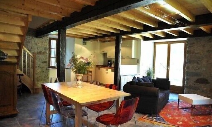 Aucun Cottage | Idyllic Barn Retreat with Mountain Views & Pool Access
