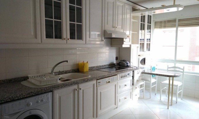 Leon House | Top-Rated Accommodation: Leon Arena with Great Amenities
