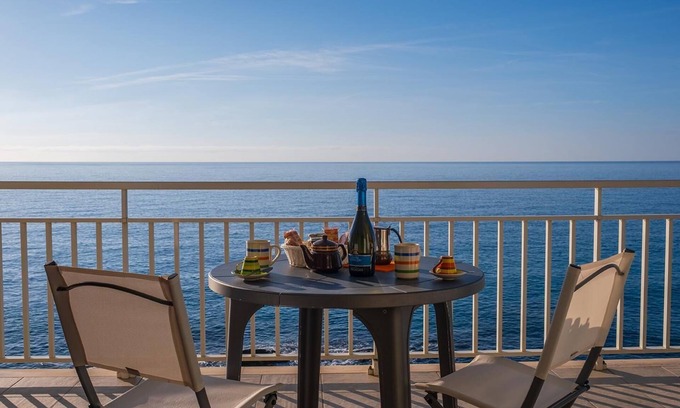 Piani-Ciapin Apartment | Cozy Retreat with Private Beach Access | Ap43