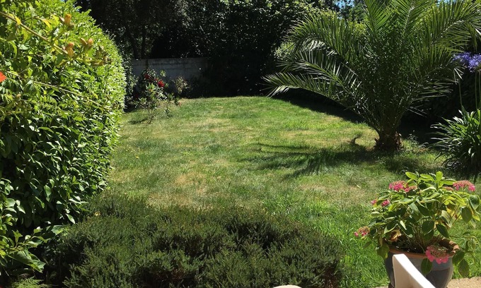 Benodet Apartment | Cozy Accommodation with Garden, Steps from the Beach