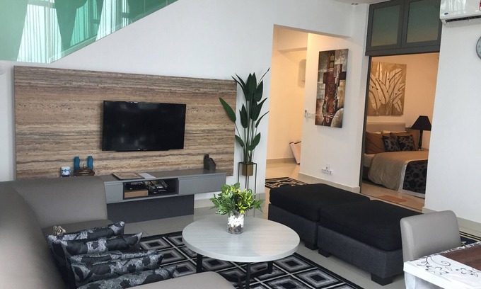 Bandar Baru Bangi Apartment | Modern ACComo24 EVO SoHo Apartment with Pool in Bangi