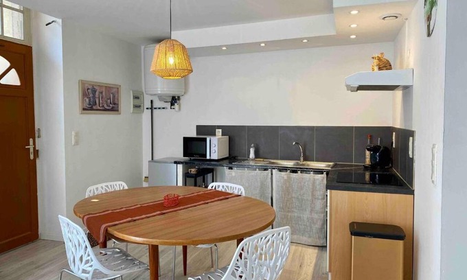 Lezignan-Corbieres Apartment | Cozy T2 in the Heart of Downtown, Perfect for Families
