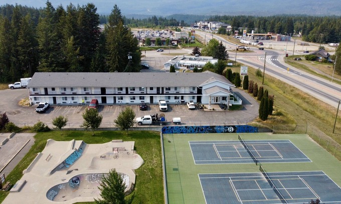Clearwater Hotel | Cozy Ace Western Motel: Family-Friendly with Breakfast & Kitchen