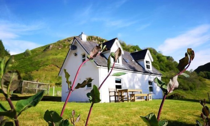 Lerags Cottage | Achalic Beag: Guest Rated 9.8 - Family-Friendly Stay