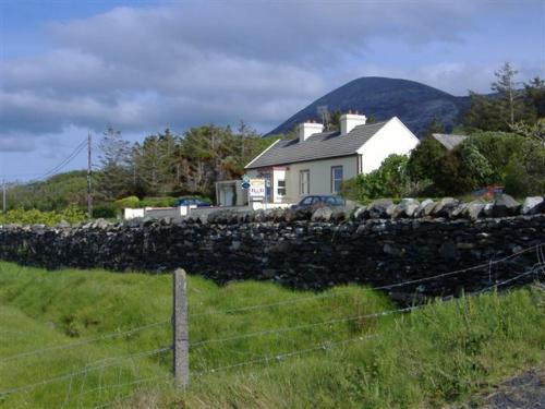 Westport Bed & Breakfast | Cozy Achill View B&B with Oceanfront and Pet-Friendly Amenities