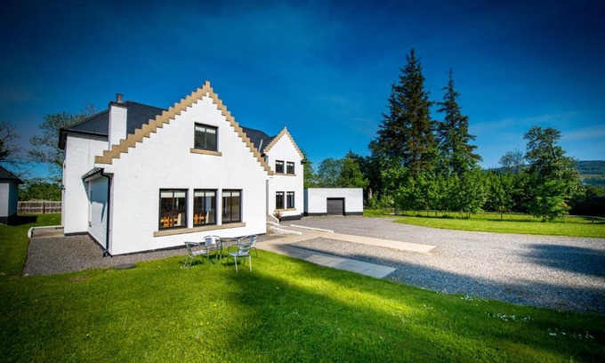 Kirkhill House | Enchanting Achnagairn Estate - Self-Catering Mini Manors