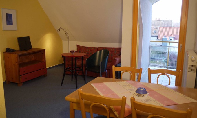 Lassan Apartment | Discover 16 + 17 DG Fewo: Rooms with Kitchen & Breakfast